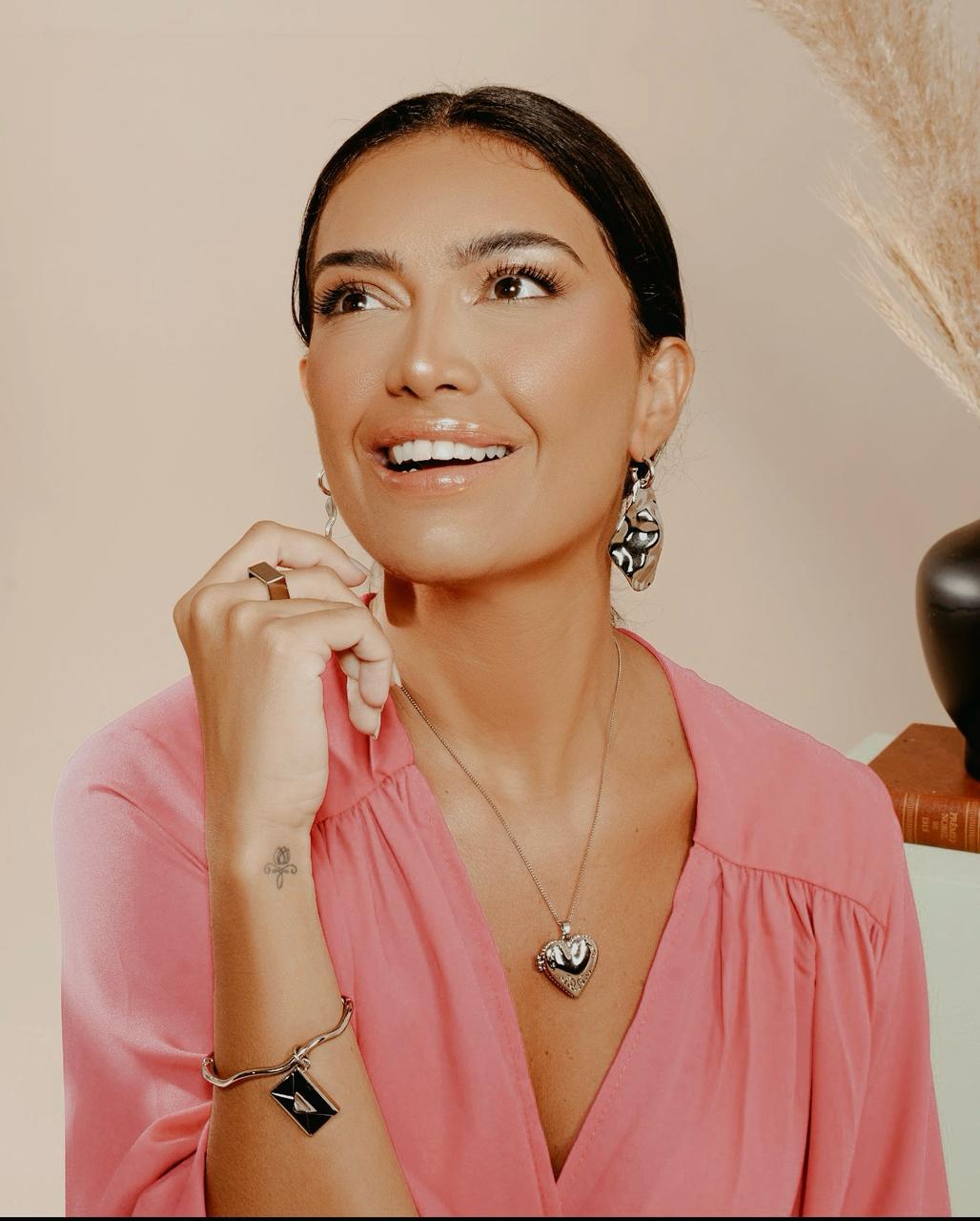 Moda Fitness e Beleza: Como Cuidar da Pele e dos Cabelos na Rotina de Treinos